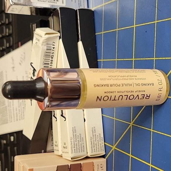 Revolution Makeup Baking Oil 18ml New - Picture 4 of 4